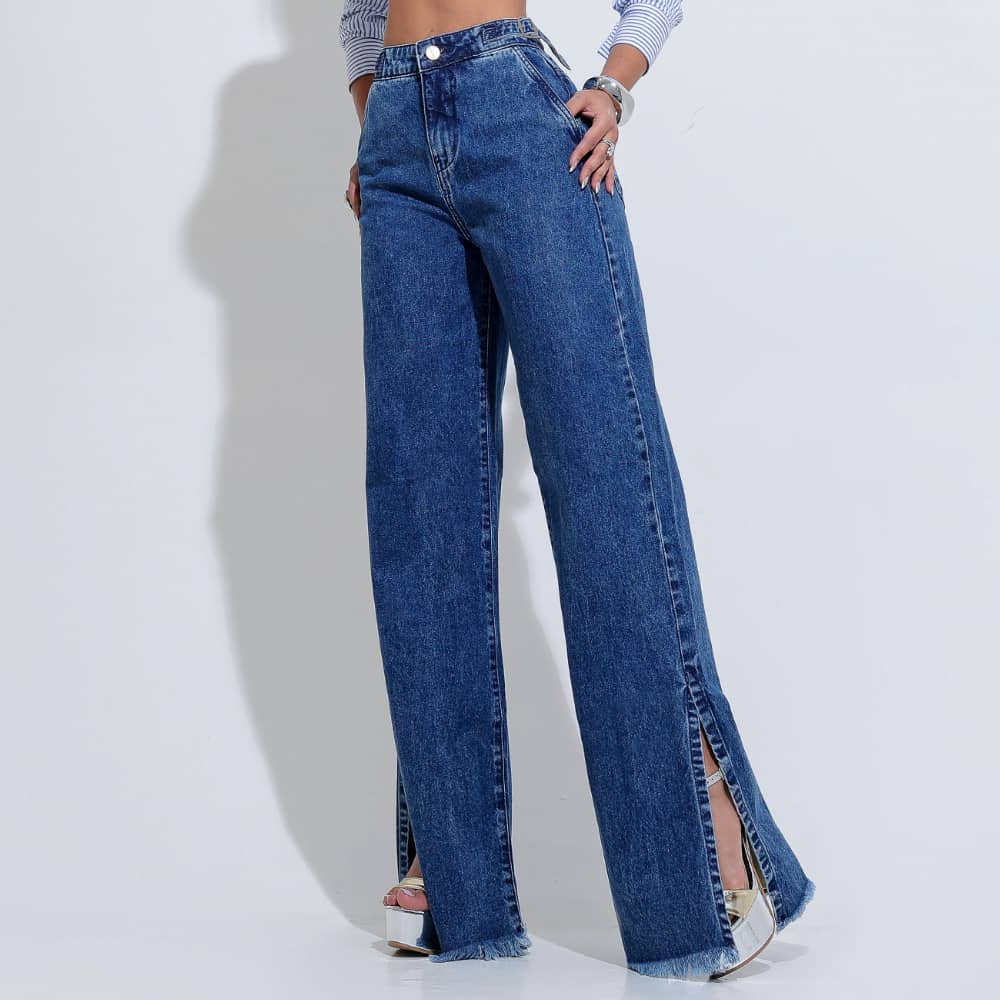 Calça Feminina Jeans Moderna com Abertura na Barra Santa Mina