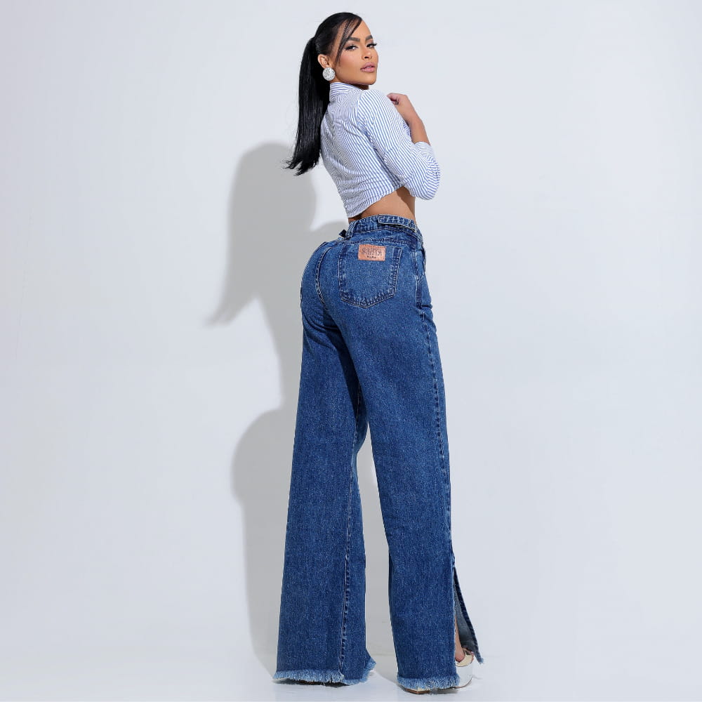 Calça Feminina Jeans Alongada com Fenda Santa Mina