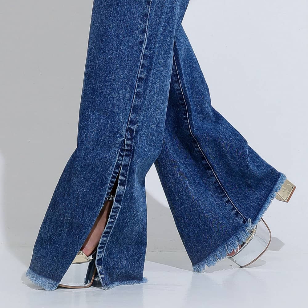 Calça Feminina Jeans Versátil para Produções Modernas Santa Mina