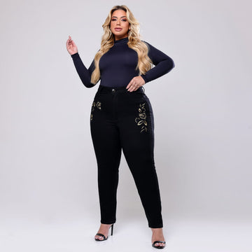 Calça Feminina Plus Size com Bordado Nicole - SM343