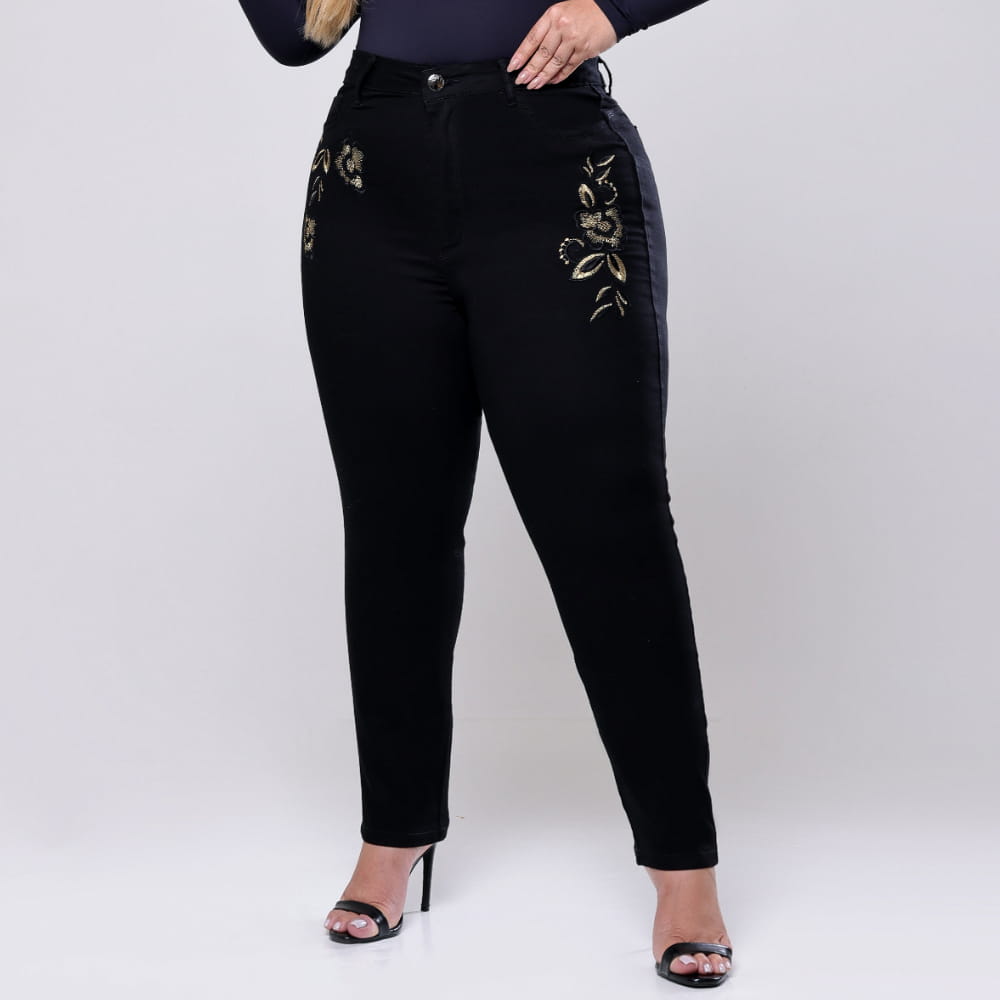 Calça Feminina Plus Size com Bordado Nicole - SM343